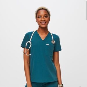 FIGS Catarina One Pocket Scrub Top | Caribbean Blue